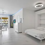 Fabulous One Bedroom Flat With Pool At The Golden Mile