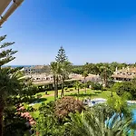 Fabulous One Bedroom Flat With Pool At The Golden Mile