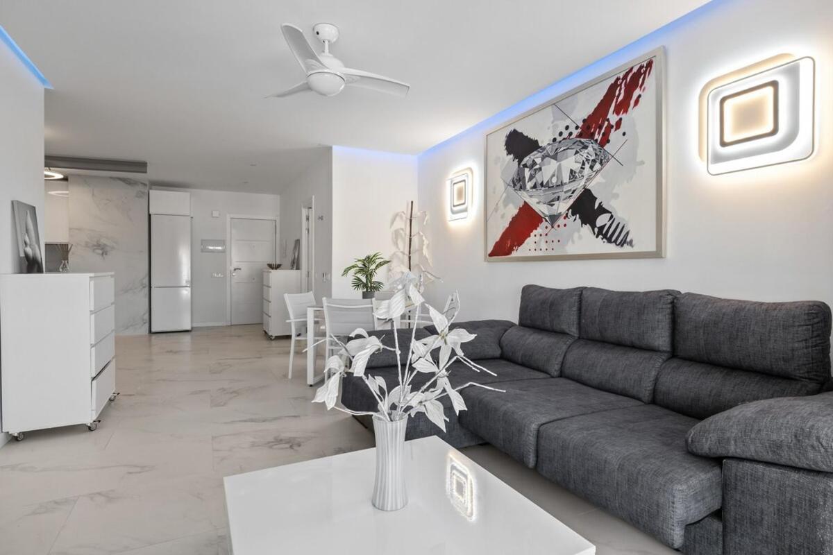 Fabulous One Bedroom Flat With Pool At The Golden Mile